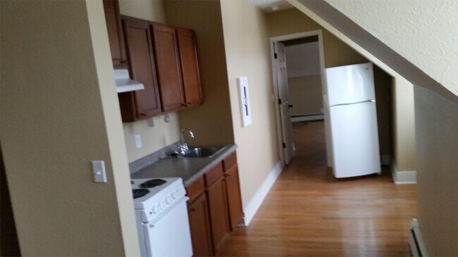 Foto del edificio - 932 E College St