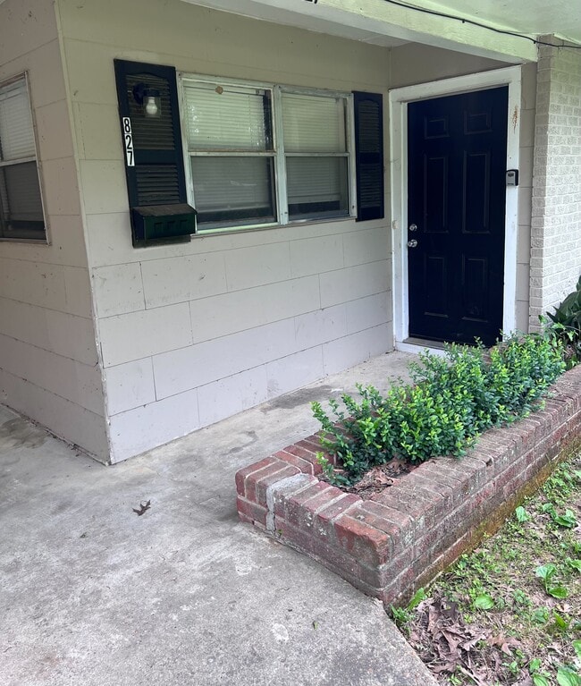 Building Photo - 827 Berwood Dr