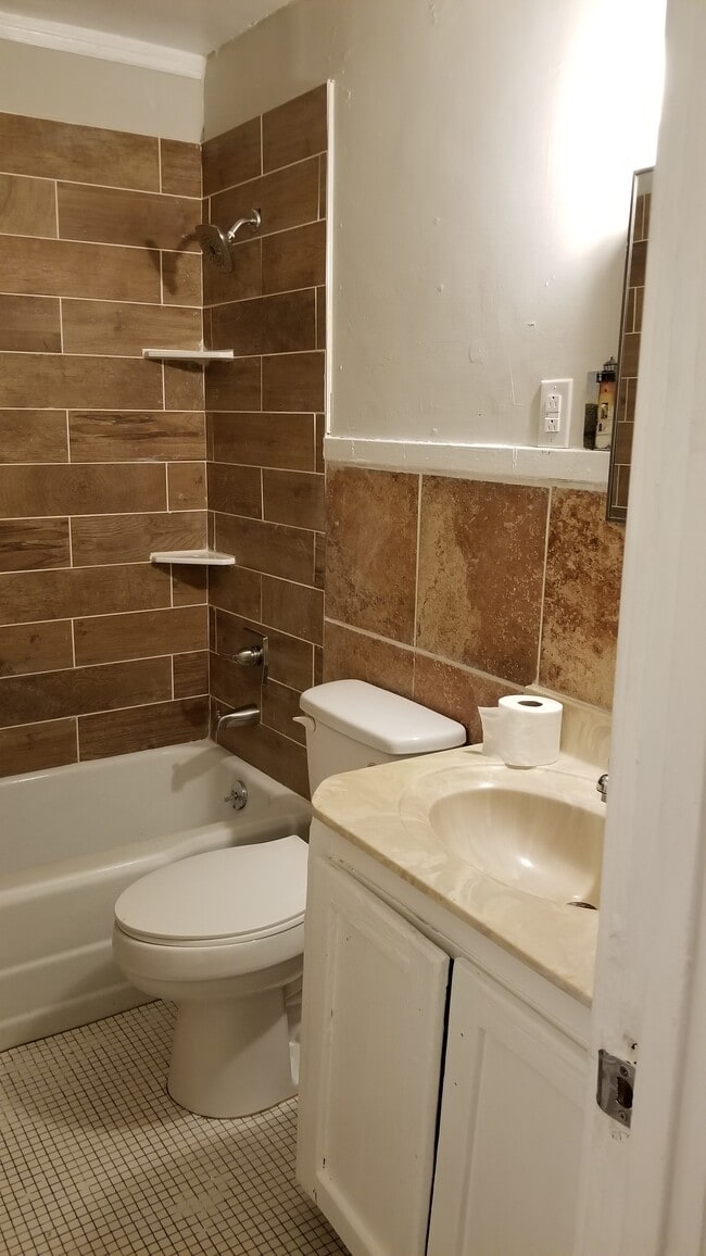 Building Photo - 620 W Shawnee Dr