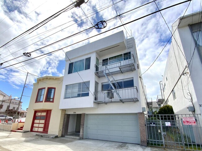 Foto del edificio - Bright 1BR in Central Richmond. PARKING! L...