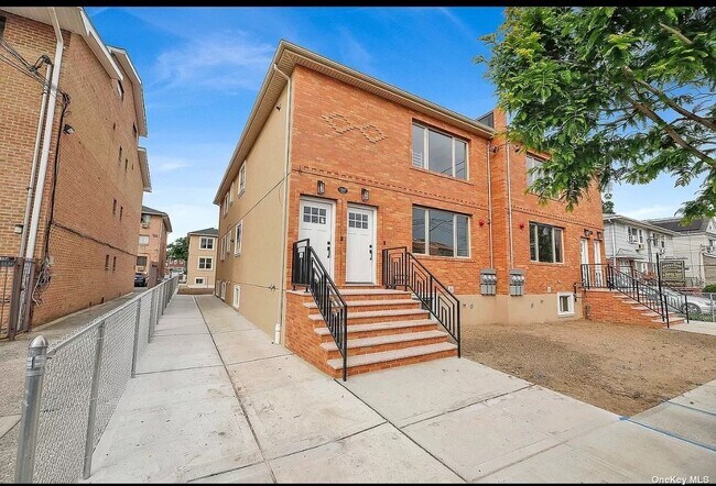 Foto del edificio - 1367 E 91st St