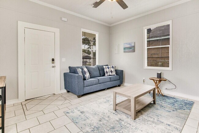 Foto del edificio - Charming Shotgun Home Just Minutes from Do...