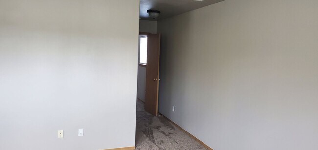 Building Photo - 3 Bedroom 2.5 Bath Home In Eagle Ridge - A...