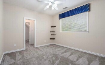 Building Photo - 94 E Fairbranch Cir
