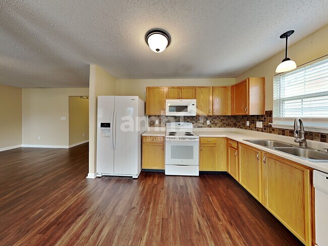 Foto del edificio - 5452 Wood Hollow Dr