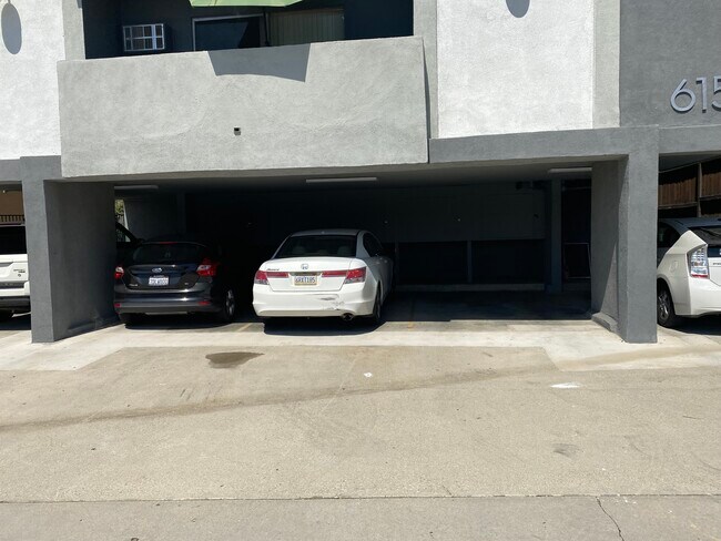 Building Photo - 615 E Orange Grove Ave