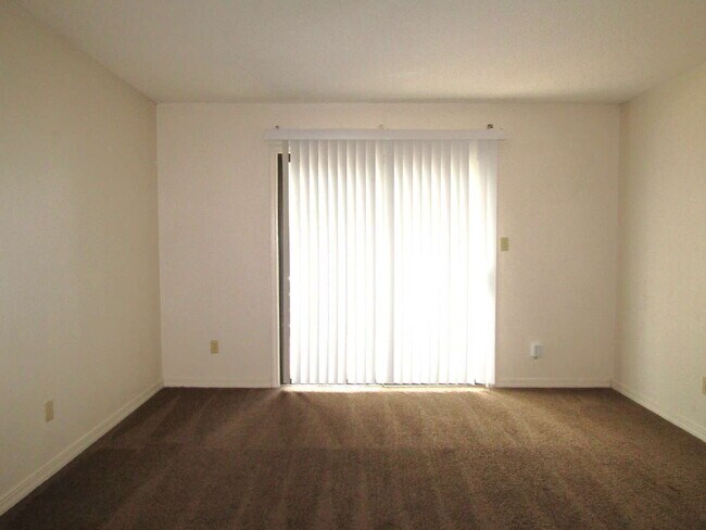 Foto del edificio - Spacious 2BR/1BA Apartment in West Pensaco...