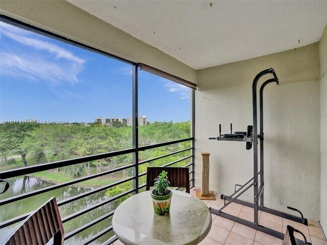 Foto del edificio - 2304 S Cypress Bend Dr