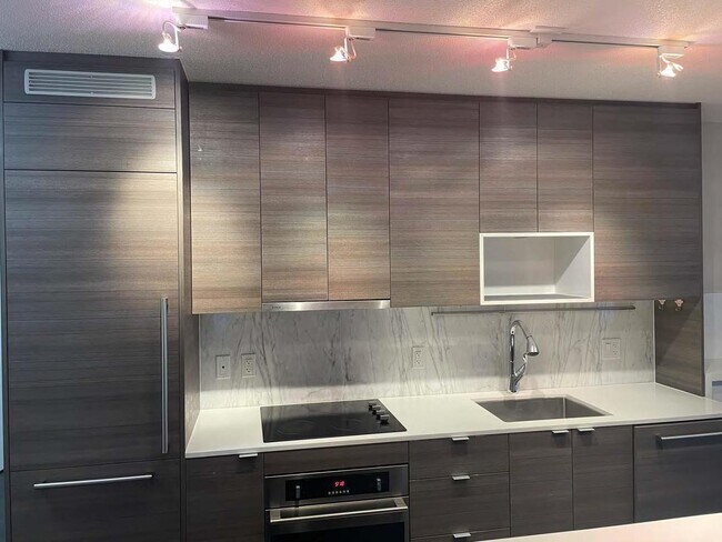 Photo du bâtiment - 13398-13104 104 Ave