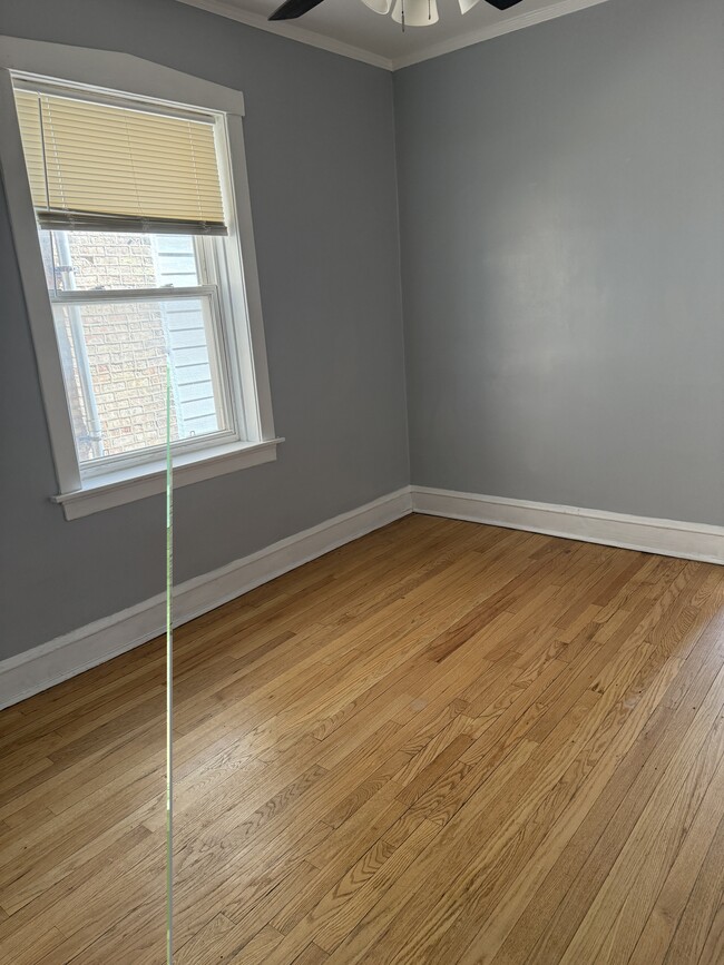 Building Photo - 5639 N Artesian Ave