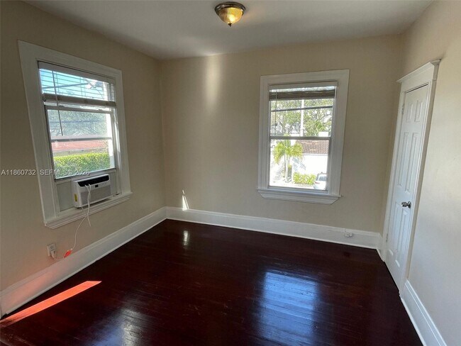 Foto del edificio - 1309 SE 1st St