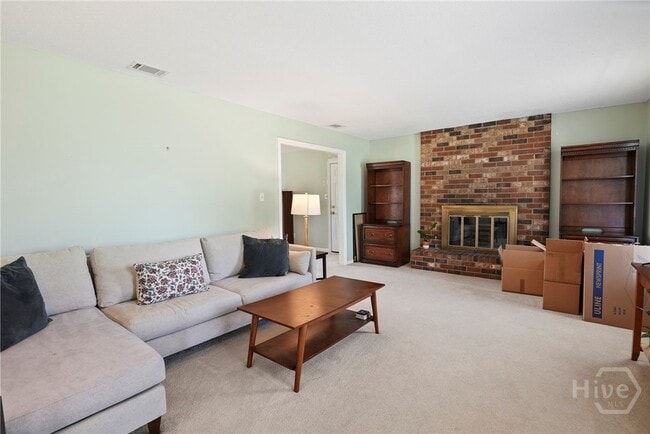 Building Photo - 204 Pine Grove Dr