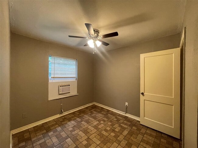 Foto del edificio - 5314 Dewberry St