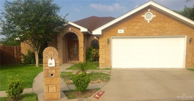 Building Photo - 601 El Jardin Dr