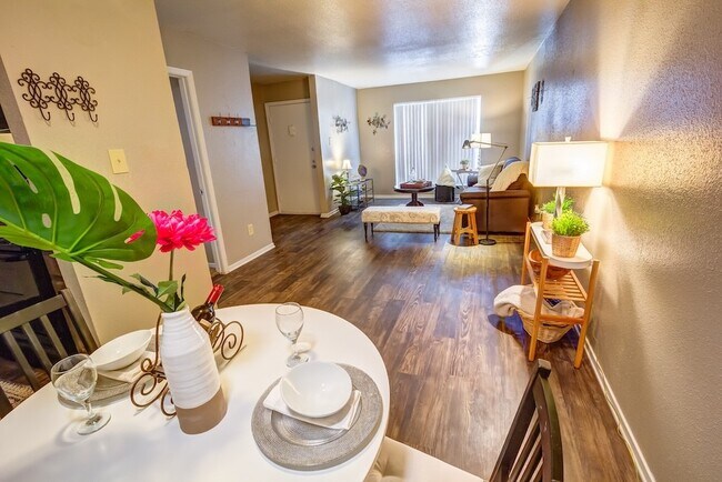 Foto del edificio - 480 W Parker Rd