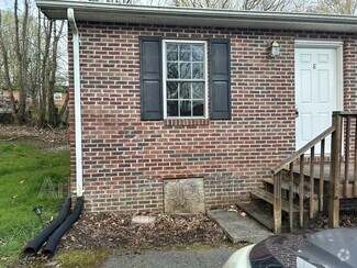 Building Photo - 1909 Cherokee Rd