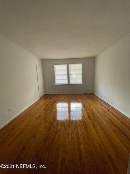 Foto del edificio - 1529 McDuff Ave S