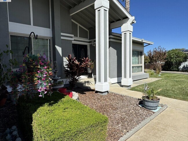 Foto del edificio - 4359 Oakdale Pl