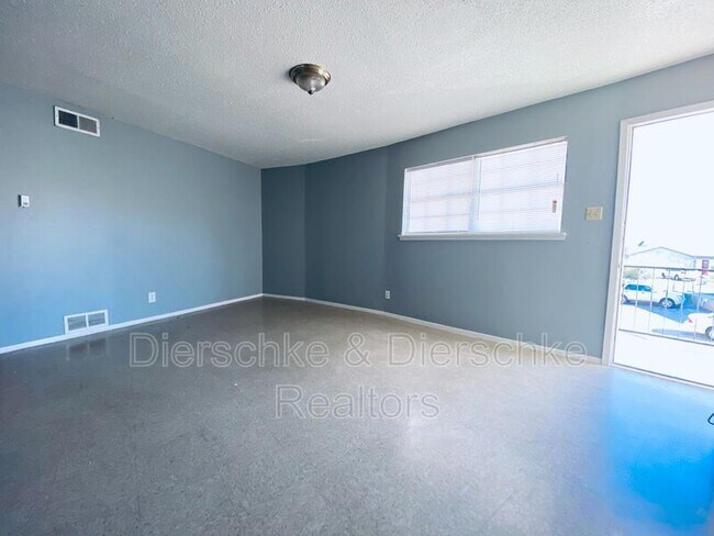 Building Photo - 902 Shiloh St