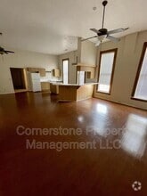 Building Photo - 202 1/2 S Main St
