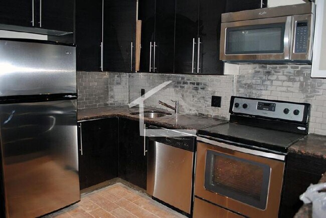 Foto del edificio - 9/1 No Fee! Renovated 4BR/2BA near Coolidge, Longwood, BU