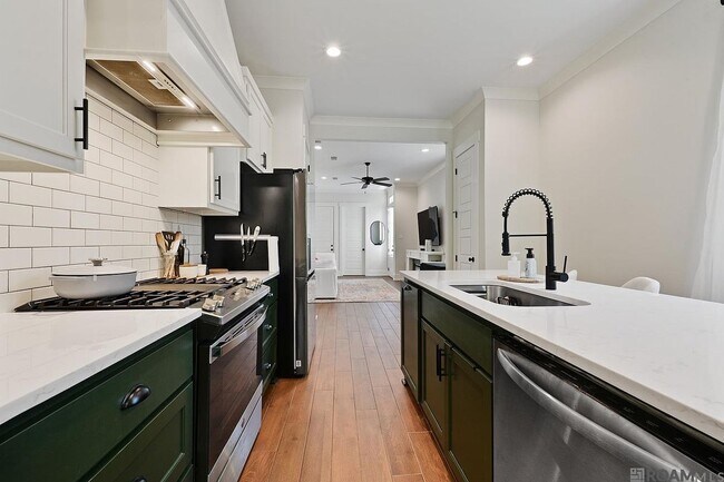 Building Photo - 422 St Thomas Ln