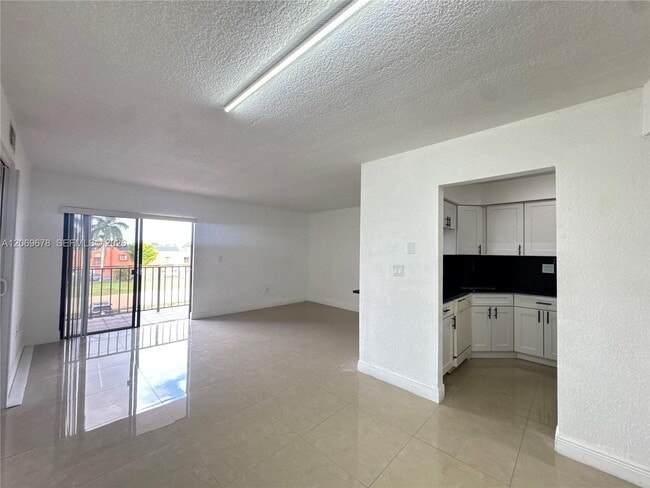Foto del edificio - 8500 NW 8th St