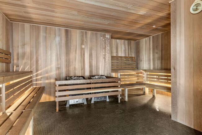 Building Photo - Alexander Appartements