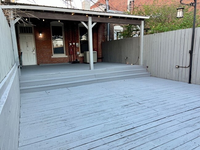 Building Photo - Downtown Apartment! 2 Bed/ 2 Bath with Par...