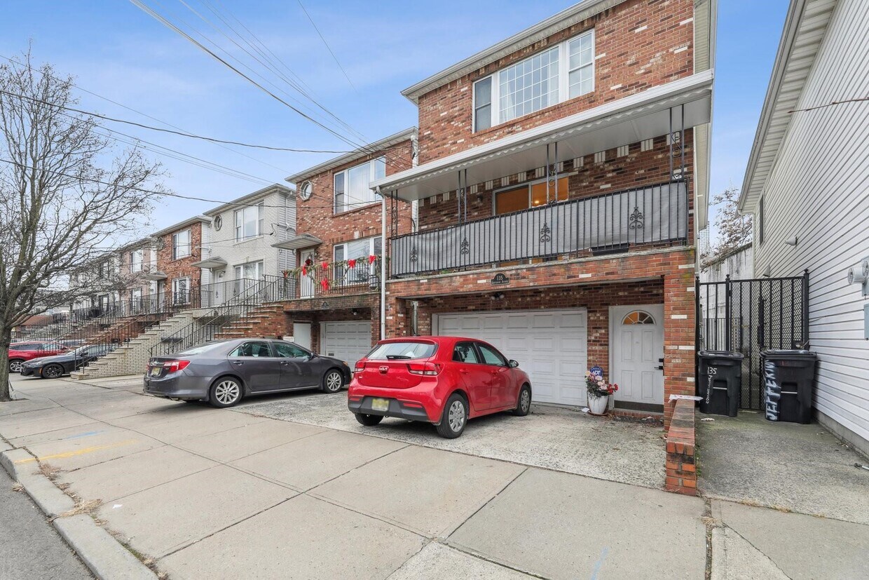 Primary Photo - 135 Jefferson Ave