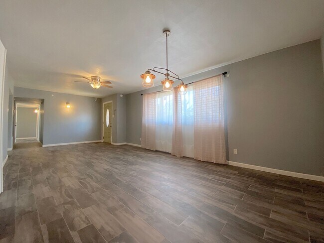Foto del edificio - West El Paso 4 bed/2 Bath refrig A/C Home!