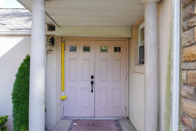 Foto del edificio - 140 Meredith Rd