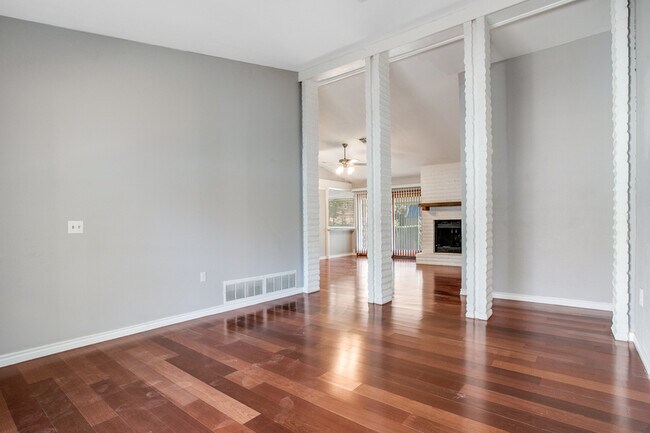 Foto del edificio - 13910 Thebes Cir