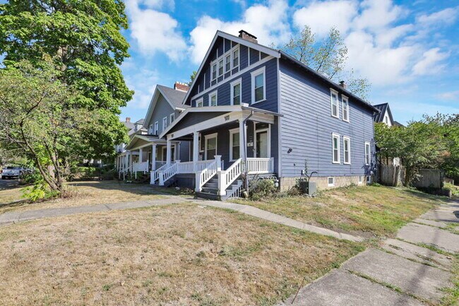 Foto del edificio - 107-109 East Blake Avenue