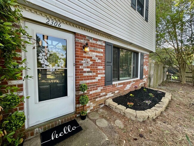 Building Photo - READY 05-20-24!! 3-Bedroom Townhome at the...