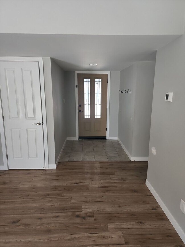 Building Photo - 4 bedroom single level home zoned for Reed...