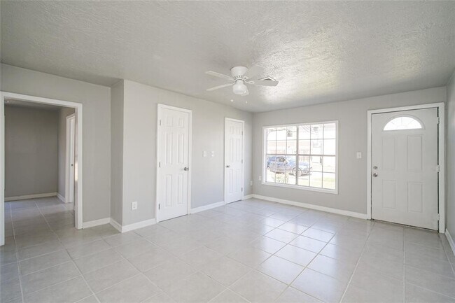 Building Photo - 7318 Dahlia St