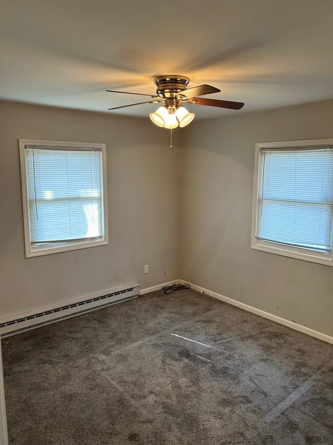 Building Photo - 1654 Bluebird Dr