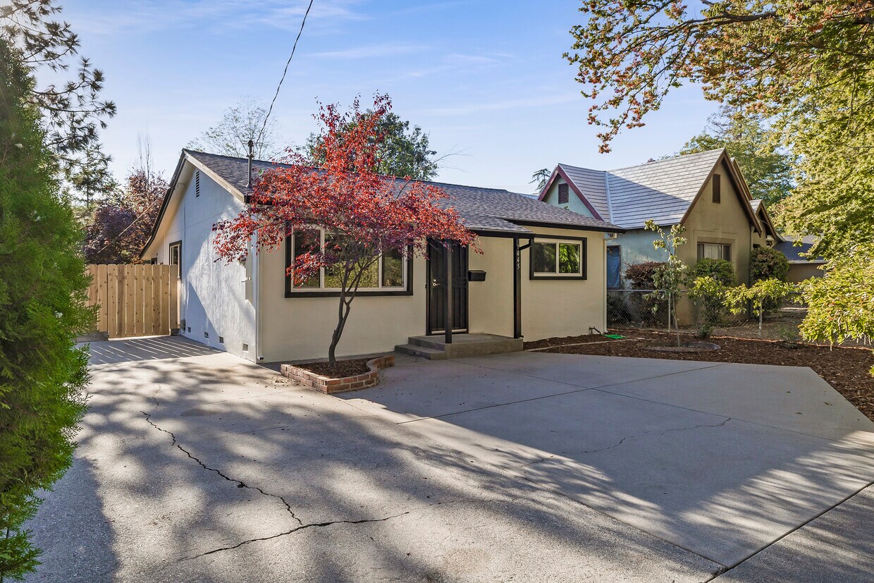 Primary Photo - 1445 Hobart St