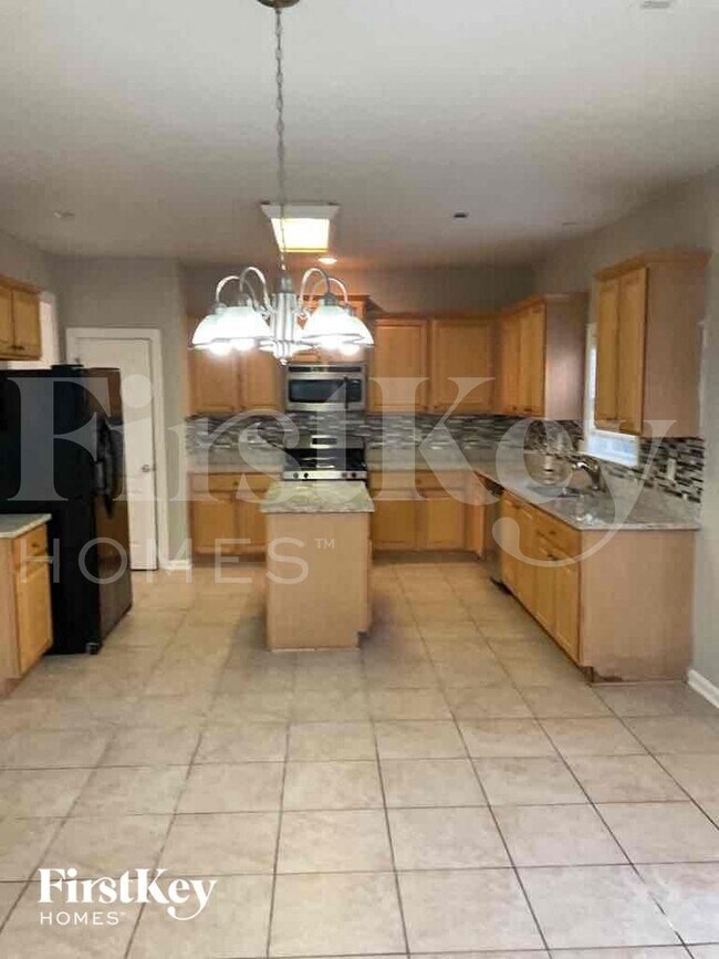 Building Photo - 670 Golden Meadow Dr