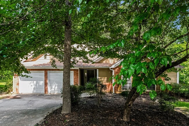 Building Photo - 10066 Point View Dr