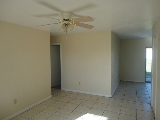 Building Photo - Great Family Home on the Eastside of Town!...