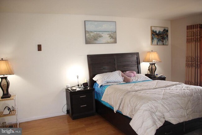 Foto del edificio - 219 Meadow Dr