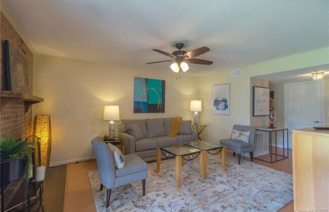 Foto del edificio - 7823 Davinci Ln