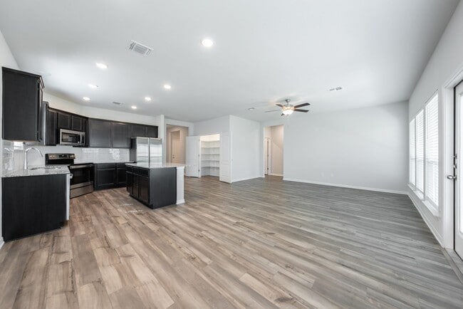 Building Photo - 4-Bedroom Temple Rental Near VA, Baylor Scott & White & Parks