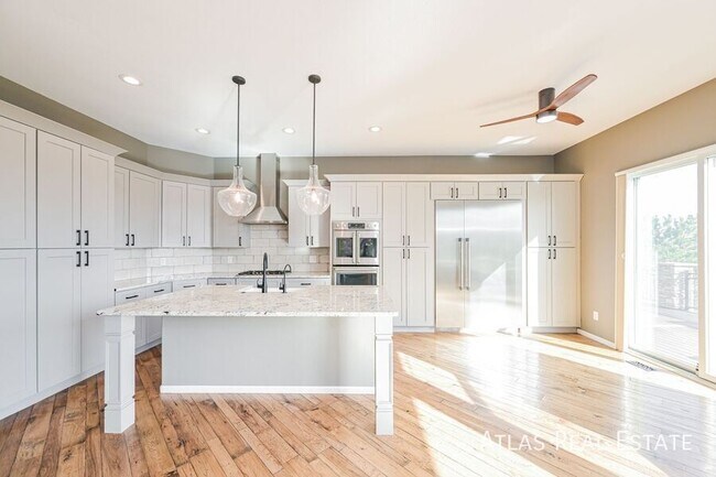 Foto del edificio - 6242 S Oak Hill Ct