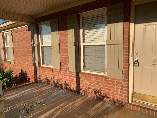 Building Photo - 218 Maddux Ct