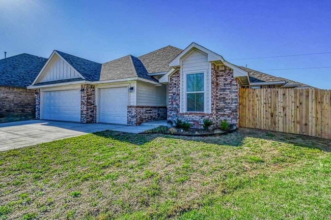 Building Photo - 3100 Pebble Pond Dr