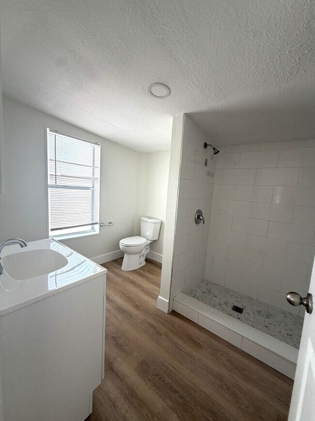 Foto del edificio - ***Cozy 1 Bedroom Apartment in Eagle Lake