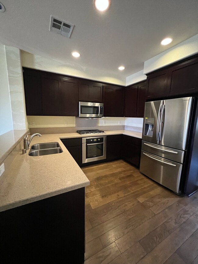 Kitchen - 694 Cedarville Ln